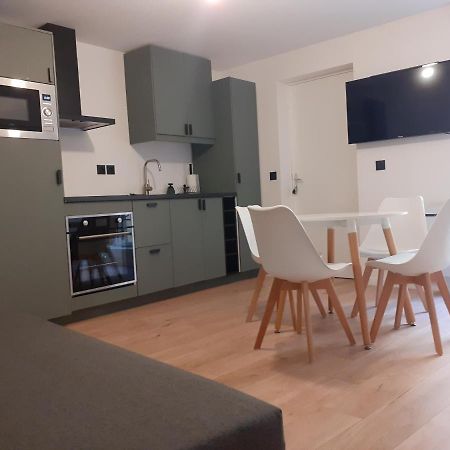 Saint-Germain-En-Laye: Grand Studio En Centre Ville A 2 Minutes Du Rer Exterior photo
